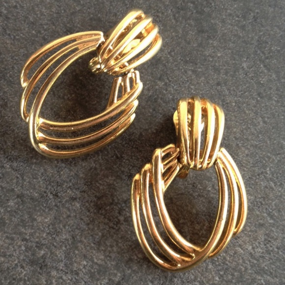 Vintage Signed MONET Gold Tone Door Knocker Dangle Open Ribs Pierced Earrings - Picture 5 of 5